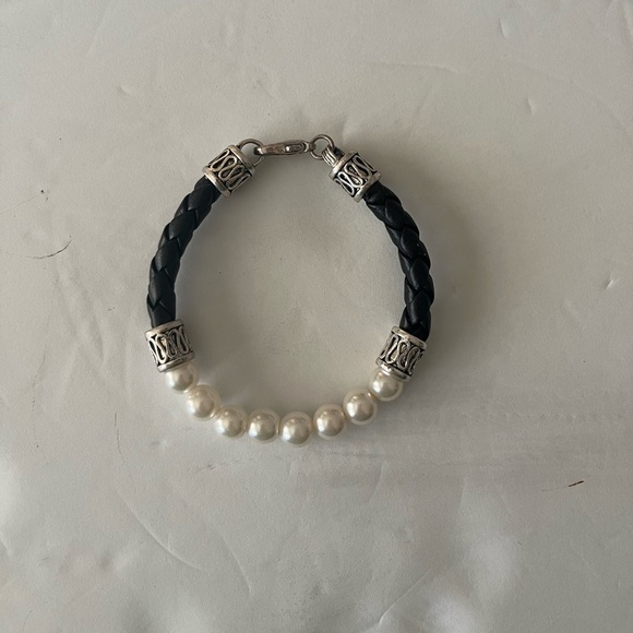 Black Braided Leather & Pearl Beaded Bracelet with Silver-Tone Accents - Picture 3 of 3